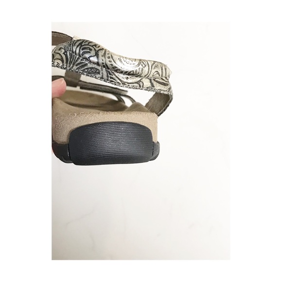 Taos Size 6 Trophy Sandal - Picture 11 of 11